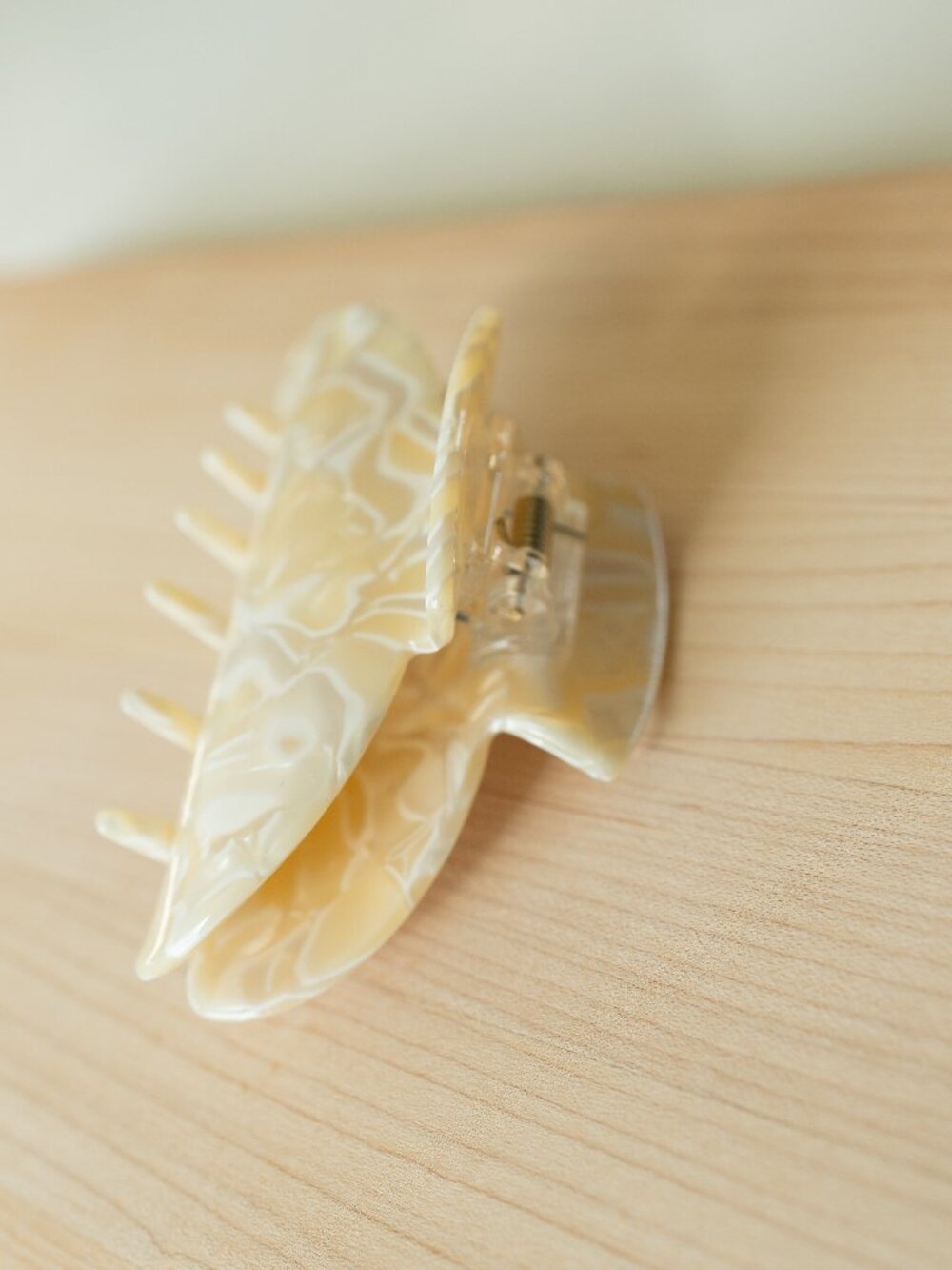 π 2/$20 Cream Acrylic Hair Claw - Picture 6 of 8